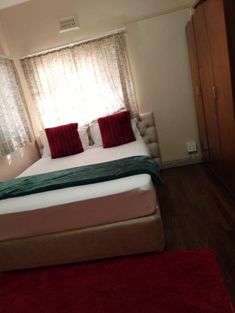 Triple S Otel Bellville Dış mekan fotoğraf